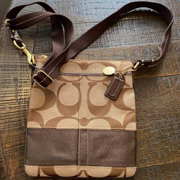Coach Crossbody purse just use a couple times - Picture 2 of 4